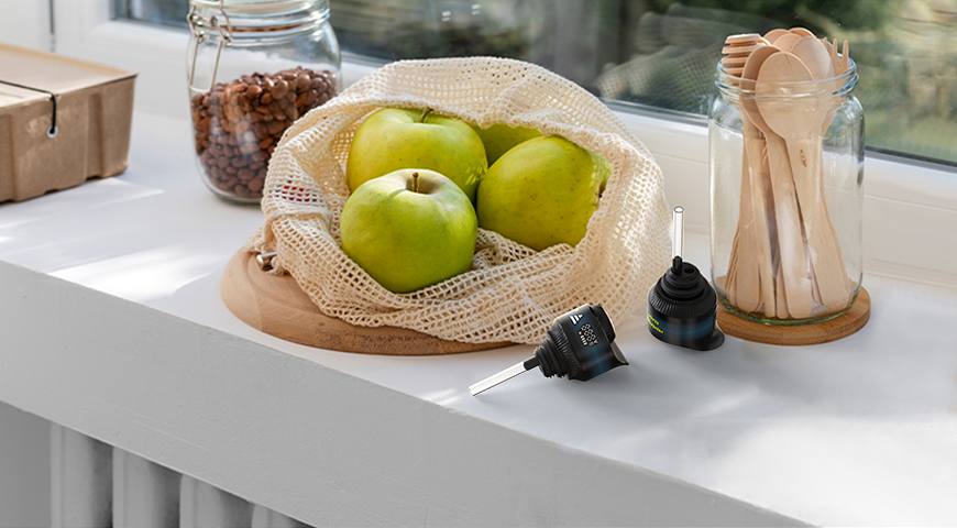 Palm-Sized Dab Rig That Filters Through Bottled Water